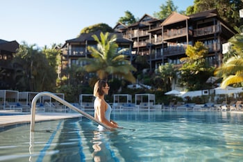 2 outdoor pools, free cabanas, pool umbrellas