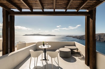 Premium Room Caldera View with Outdoor Mini Plunge Pool Double | Balcony