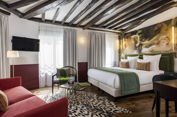 Daily continental breakfast (EUR 14 per person)