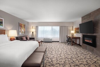 屋内プール、営 業時間 6:00 ～ 23:00、プール パラソル、サンラウンジャー