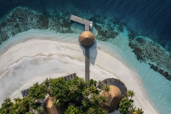 Daily buffet breakfast (USD 50 per person)