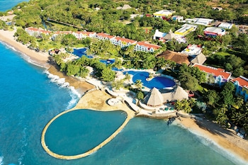 5 outdoor pools, sun loungers