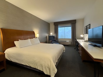 Two queens bedroom suite | Minibar