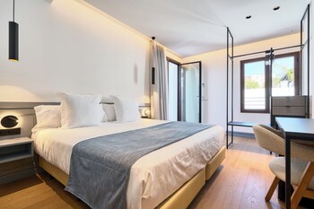 Deluxe Room, Terrace with Jacuzzi | Free minibar items, in-room safe, desk, laptop workspace