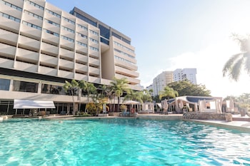 2 outdoor pools, free cabanas, pool umbrellas