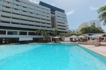 2 outdoor pools, free cabanas, pool umbrellas