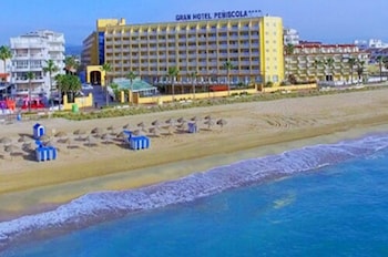 En la playa, traslado desde/hacia la playa, camastros y sombrillas 