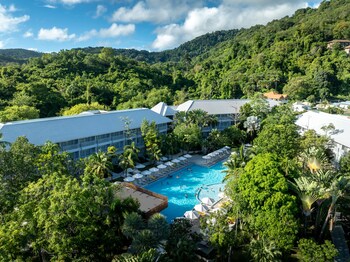 3 Außenpools, Sonnenschirme, Liegestühle