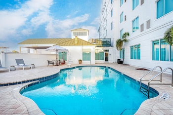 Daily cooked-to-order breakfast for a fee