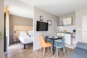 Desayuno buffet todos los días (EUR 13.9 por persona)