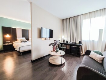 Double Queen Bed (individual) | 1 bedroom, minibar, in-room safe, desk