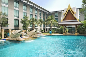 Outdoor pool, open 6:00 AM to 10:00 PM, pool umbrellas, sun loungers