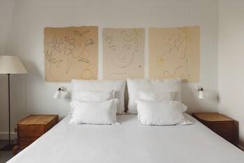 Superior Room | In-room safe, desk, soundproofing, iron/ironing board