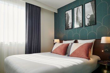 Breakfast, lunch, dinner served; French cuisine