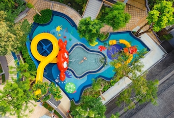 2 piscines extérieures, accÚs possible de 7 h à 19 h, parasols