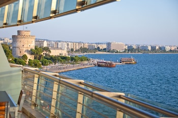 تناول الطعام داخل الغرفة