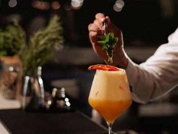10 restaurants, breakfast, lunch, dinner served; Pan-Asian cuisine