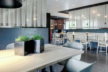 Daily buffet breakfast (DKK 139 per person)