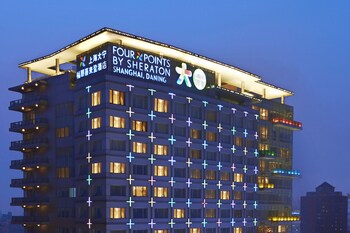 套房, 1 间卧室, 城市景观, 转角 | 客厅 | 平板电视、DVD 播放器