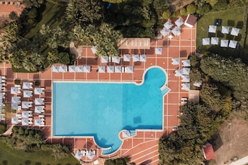 3 outdoor pools, pool umbrellas, pool loungers