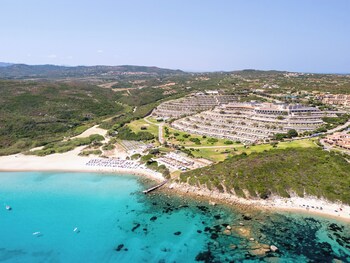 2 outdoor pools, pool umbrellas, sun loungers