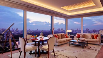The Marunouchi Suite | Egyptian cotton sheets, premium bedding, down comforters, pillowtop beds