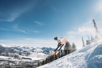 Lunch and dinner served