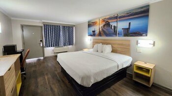 Iron/ironing board, free WiFi, bed sheets