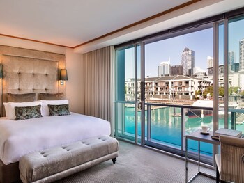 Phòng Cao cấp, 1 giường cỡ king, quang cảnh bến du thuyền (Club Millesime access) | Minibar, két bảo mật tại phòng, bàn
