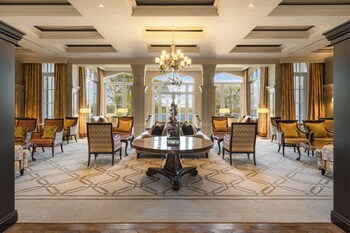 3 restaurants; breakfast, lunch, dinner, and brunch served