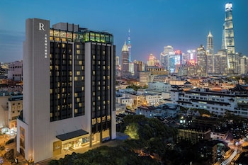 เตียง Select Comfort, มินิบาร์, ตู้นิรภัยในห้องพัก, โต๊ะทำงาน