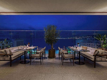 3 restaurantes, se sirven desayunos, comidas, cenas y cocina turca