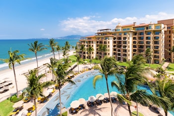 2 outdoor pools, pool umbrellas, sun loungers