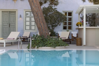 Seasonal outdoor pool, sun loungers