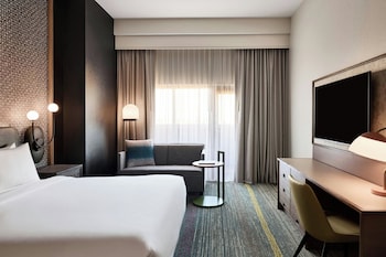 Breakfast, lunch and dinner served