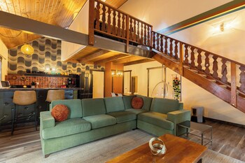 Loft familiar | Tabla de planchar con plancha, wifi gratis, ropa de cama y despertador 