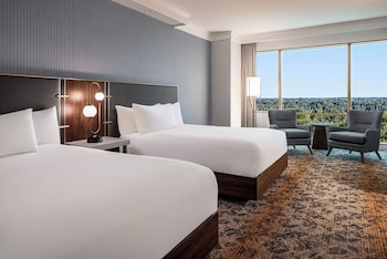 Pillowtop beds, in-room safe, desk, blackout drapes