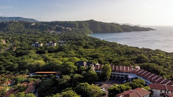 2 outdoor pools, pool umbrellas, sun loungers