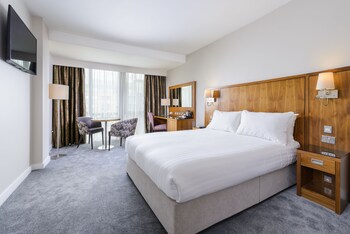 Breakfast, lunch and dinner served