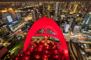 屋外プール、プール パラソル、サンラウンジャー