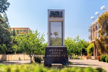 Hồ bơi ngoài trời, mở cửa từ 7:00 đến 22:00, lều miễn phí