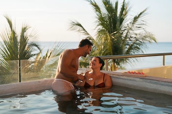 3 Außenpools, Liegestühle