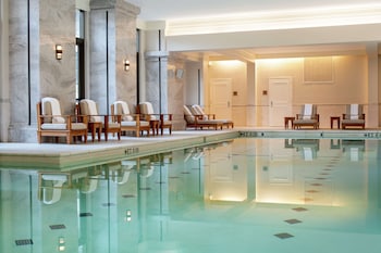 Piscine intérieure
