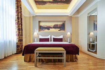 住宿正面 - 傍晚/夜晚