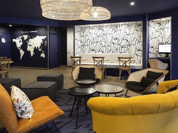 Daily buffet breakfast (EUR 17 per person)