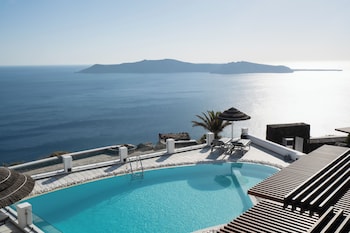 En säsongsöppen utomhuspool