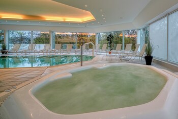 Indoor pool, pool loungers