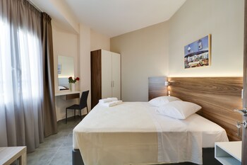 Junior Suite | In-room safe, desk, soundproofing, iron/ironing board
