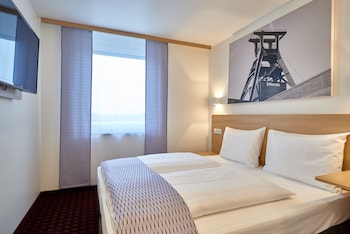 Desk, soundproofing, iron/ironing board, cribs/infant beds