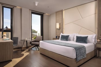 2 restaurants, lunch, dinner, brunch served; Mediterranean cuisine